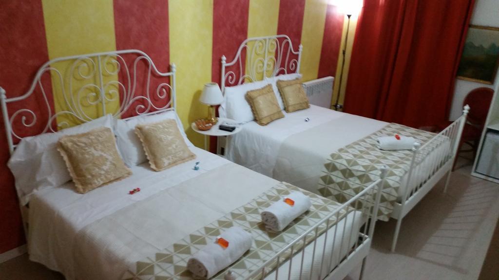 Mi Casa Es Tambien Tu Casa 2 Bed & Breakfast Верона Стая снимка