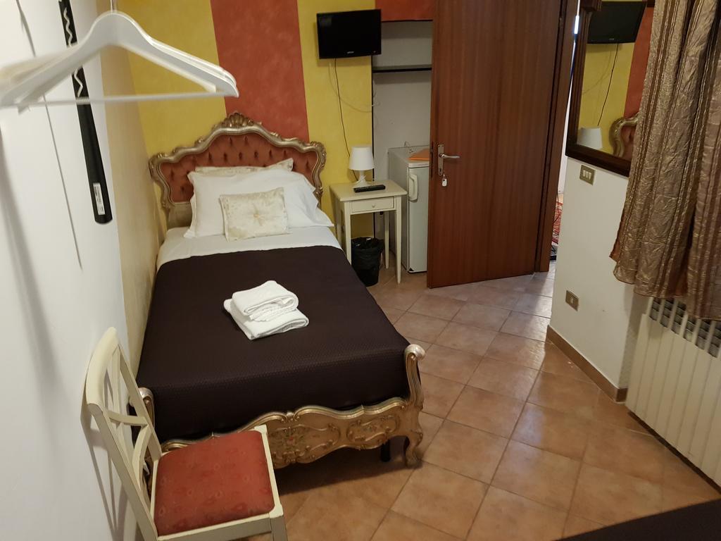 Mi Casa Es Tambien Tu Casa 2 Bed & Breakfast Верона Екстериор снимка